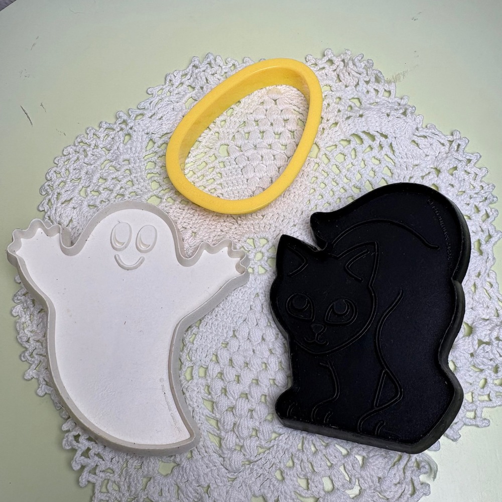 Vintage Hallmark Cookie Cutters Spooky Halloween Plastic Cat Ghost